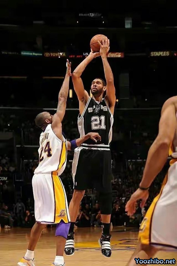 蒂姆-邓肯:NBA75大巨星榜单上的<a href=/lanqiupindao/spurs/ target=_blank class=infotextkey>马刺</a>传奇