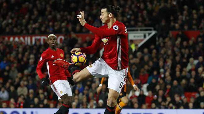 目前的伊布效力于<a href=/zuqiupindao/acmilan/ target=_blank class=infotextkey>AC米兰</a>，仍然是队内顶级前锋